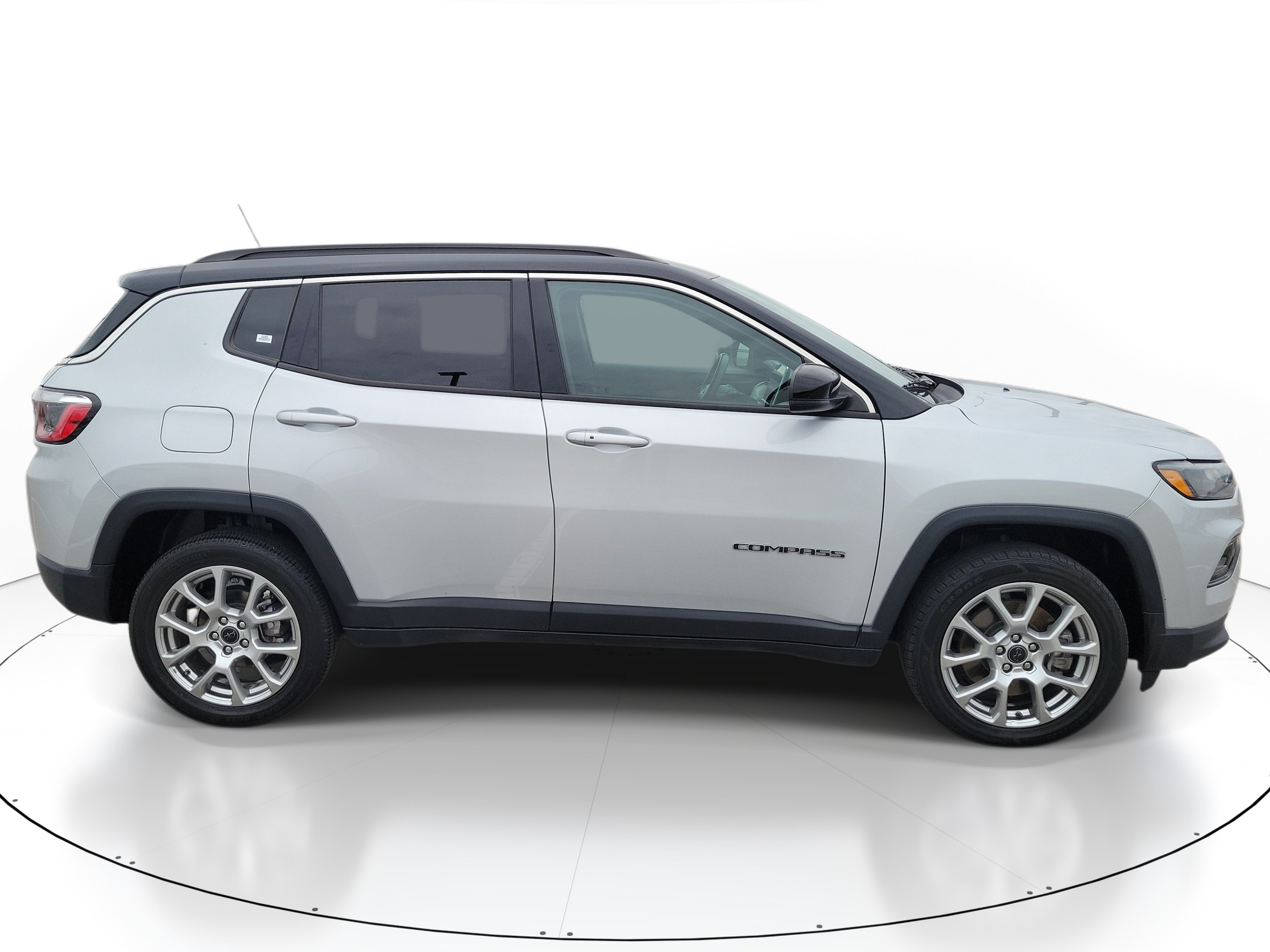 Used 2025 Silver Zynith Metallic Clearcoat Jeep Limited image 6