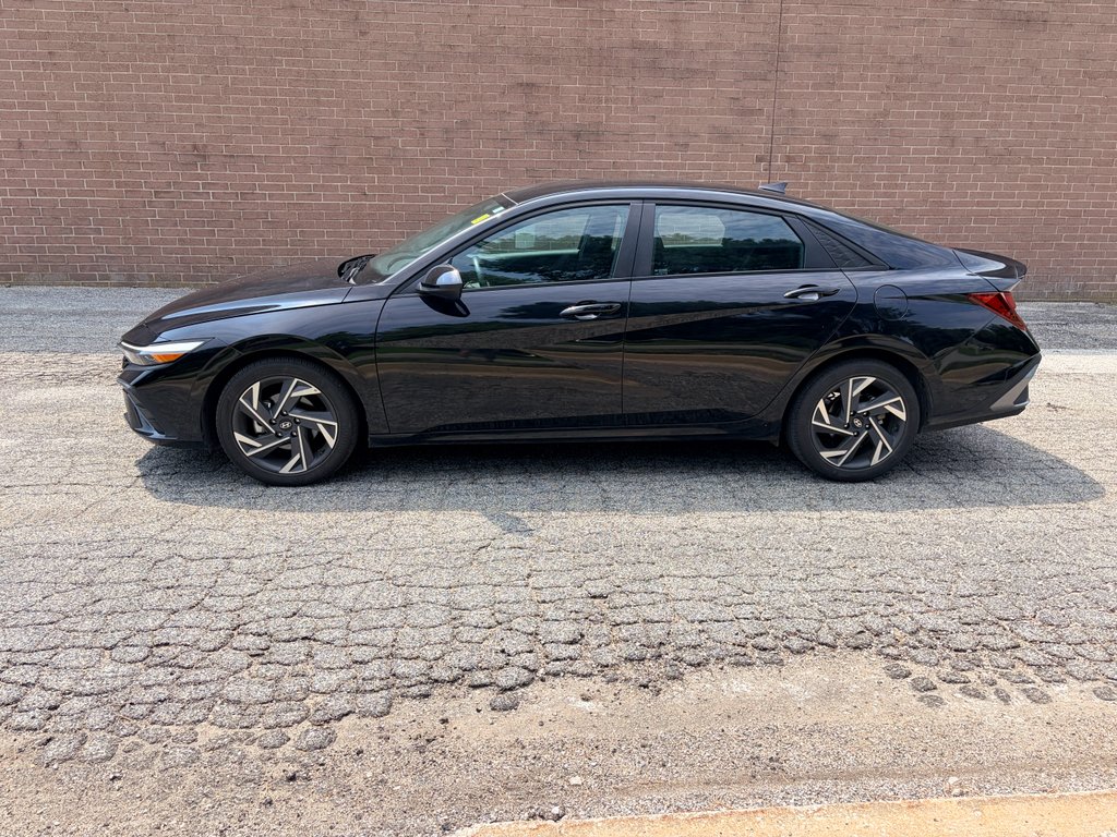 Used 2025 Abyss Black Hyundai SEL Sport image 2