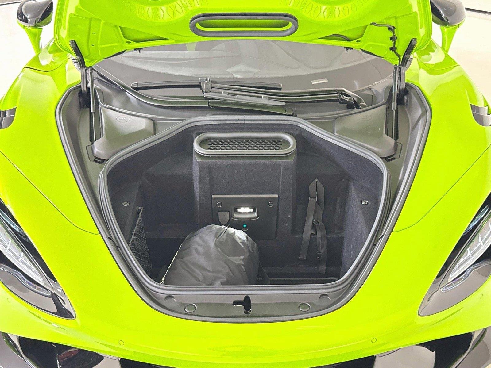 Used 2021 Lime Green McLaren Coupe image 28