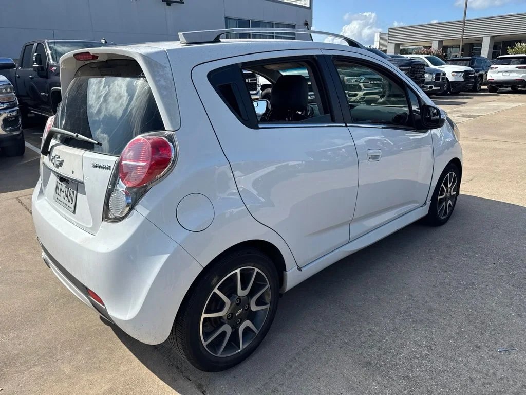 Used 2014 White Chevrolet 2LT image 2