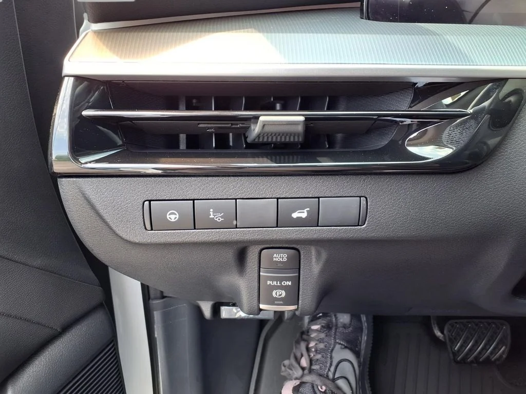 New 2026 Everest White Pearl TriCoat Nissan Platinum image 17