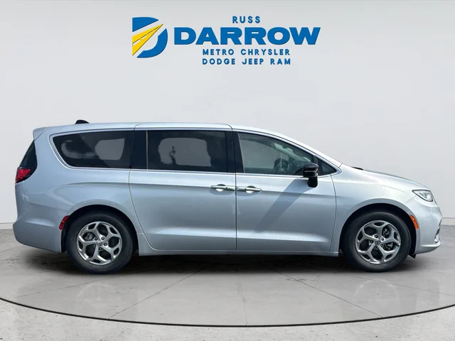 Used 2024 Silver Chrysler Limited image 6