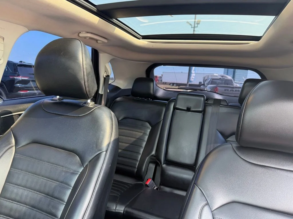 Used 2019 Black Ford SEL image 28