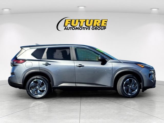 Used 2025 Gray Nissan SV image 3