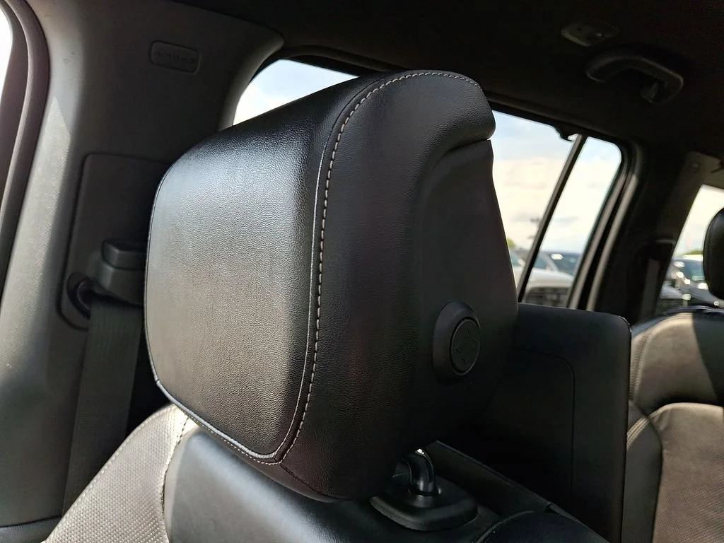 Used 2022 Diamond Black Crystal Pearlcoat Jeep Series II image 18