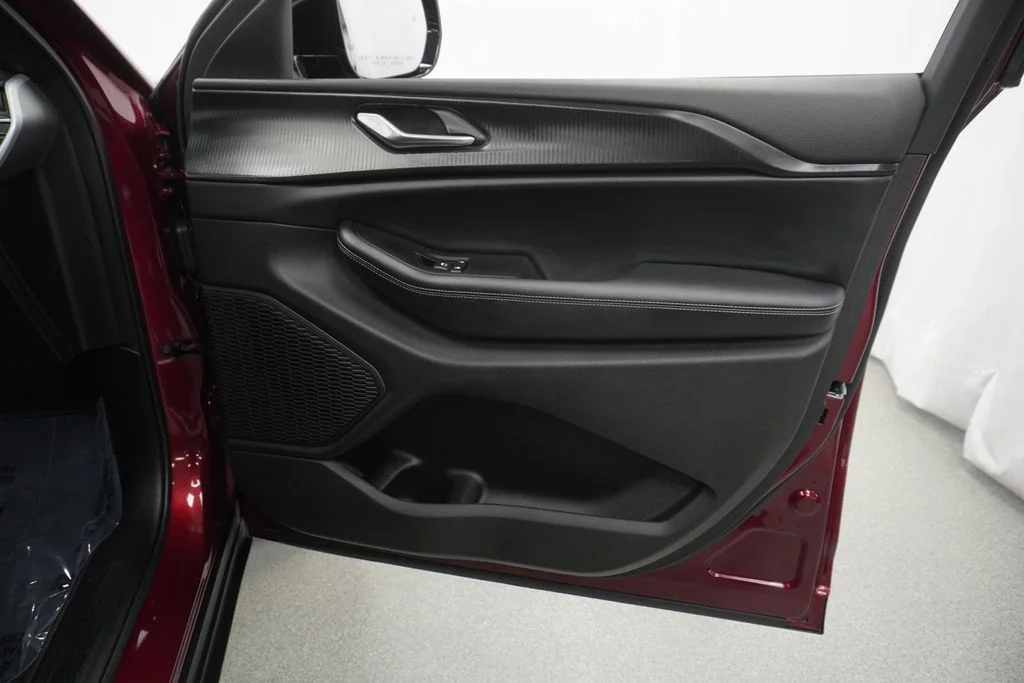 Used 2025 Red Jeep Altitude X image 42