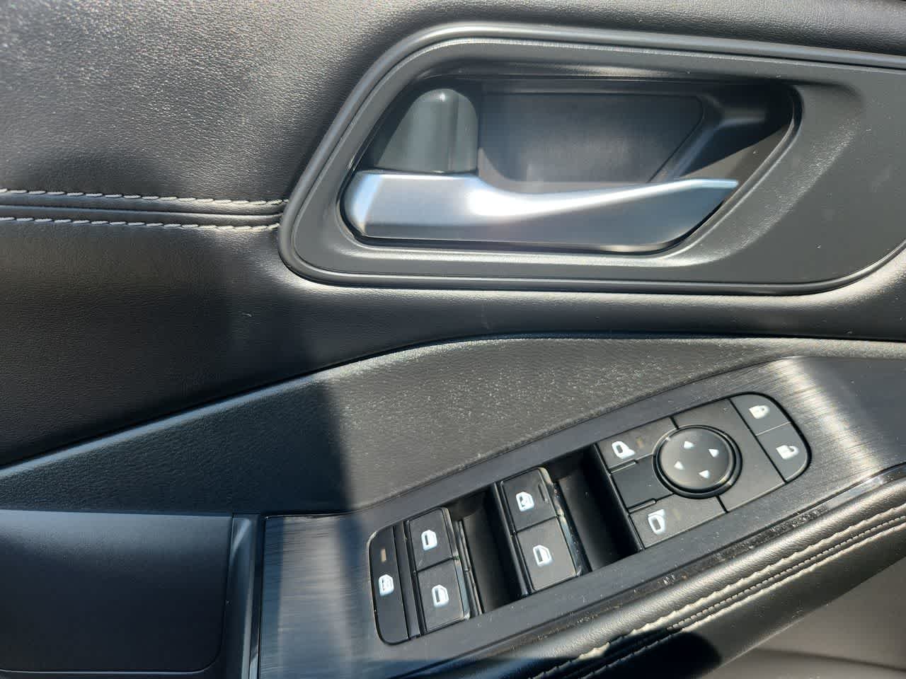 Used 2023  Nissan SV image 12