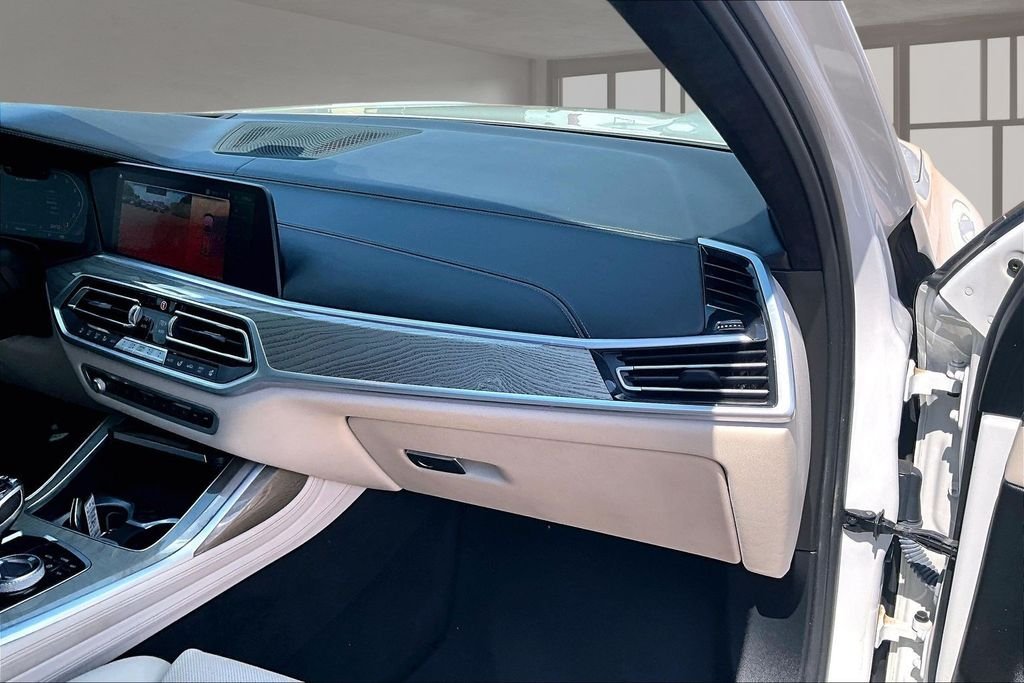 Used 2020 White BMW M50i image 16