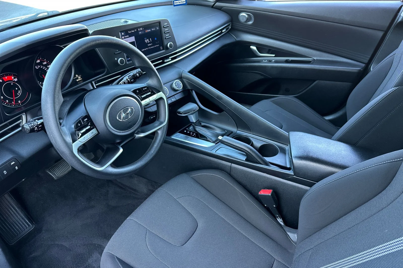 Used 2022 Phantom Black Hyundai SE image 10