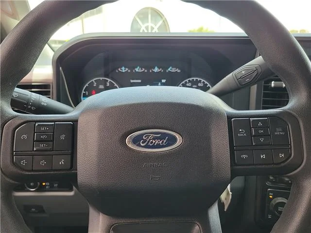 Used 2025 Gray Ford XLT 4x4  Crew Cab 6.75 ft. box 160 in. WB SRW image 17