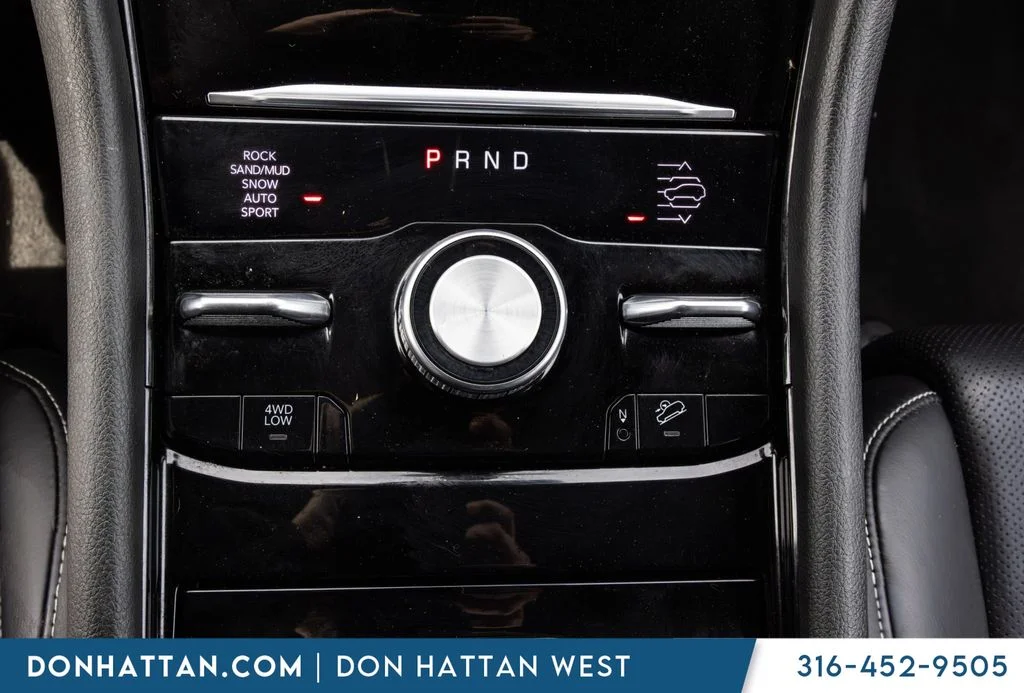 Used 2023 Gray Jeep Overland 4xe image 9