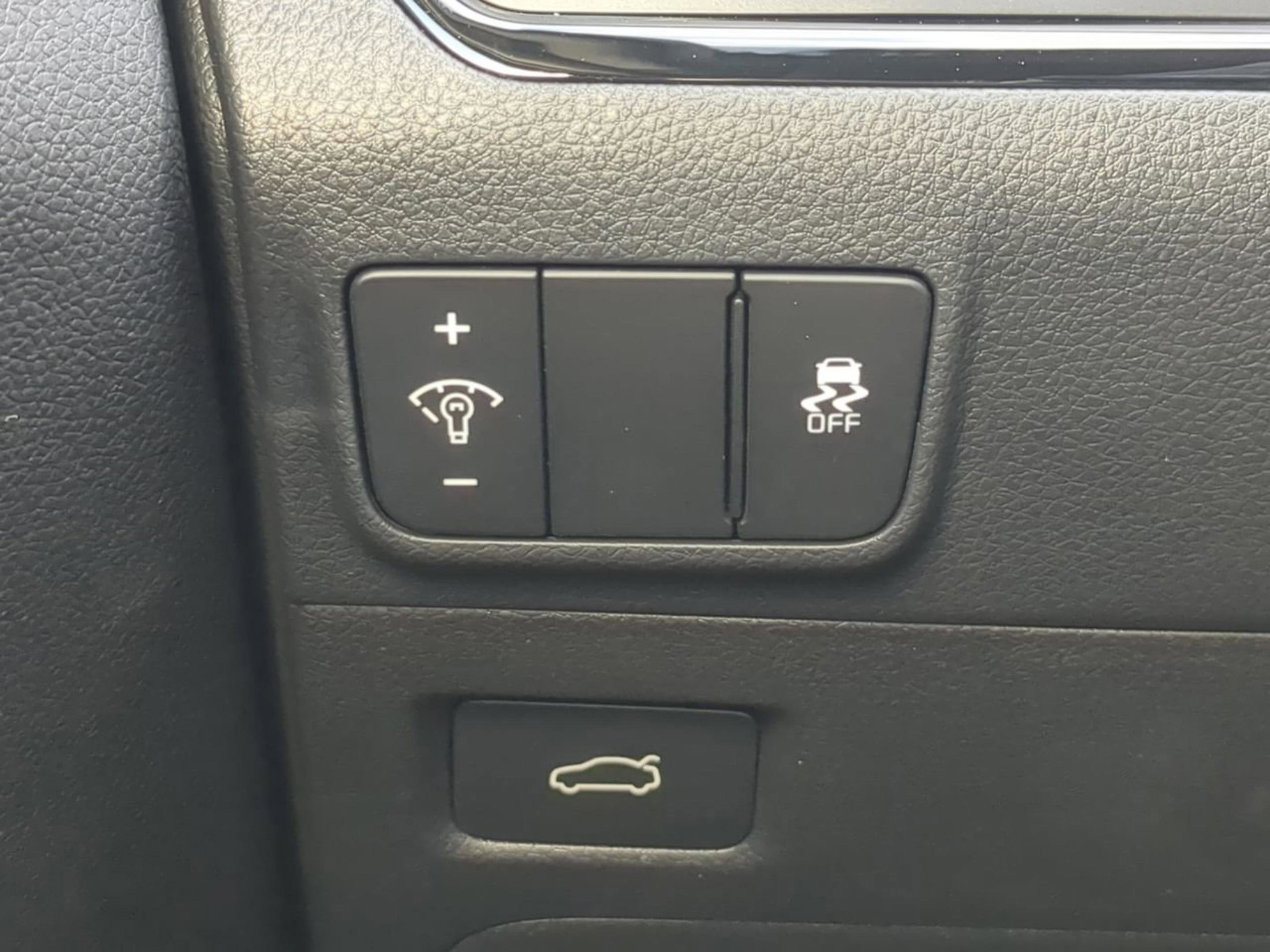 New 2026 Snow White Pearl Kia GT-Line image 21