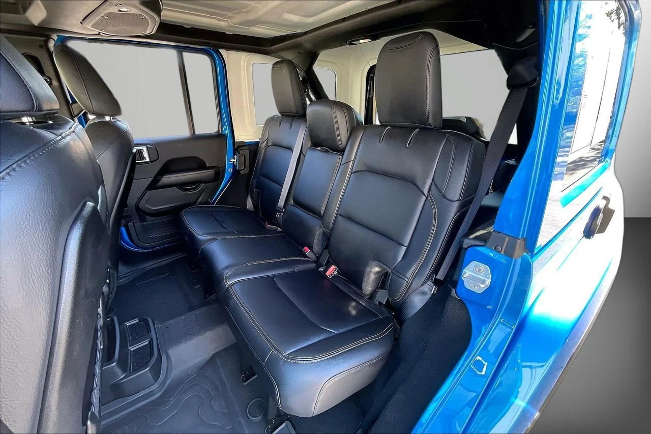 Used 2025 Blue Jeep Sahara image 21