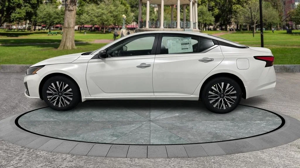 Used 2024 White Nissan 2.5 SV image 8