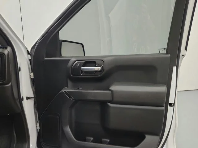 Used 2021 White GMC Base image 34