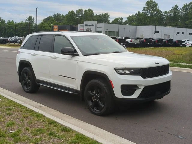 Used 2023 White/off-white Jeep Altitude X image 15