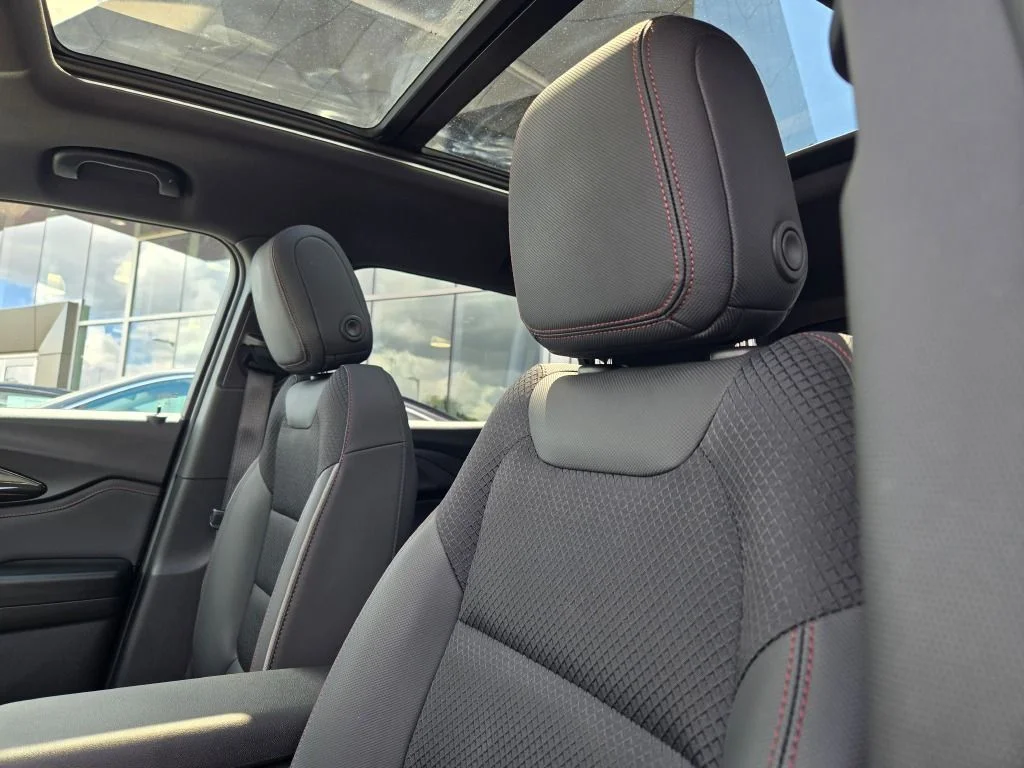 Used 2022 Summit White Chevrolet RS image 24