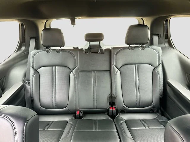New 2026 Bright White Clear-Coat Exterior Paint Jeep Limited Altitude image 35