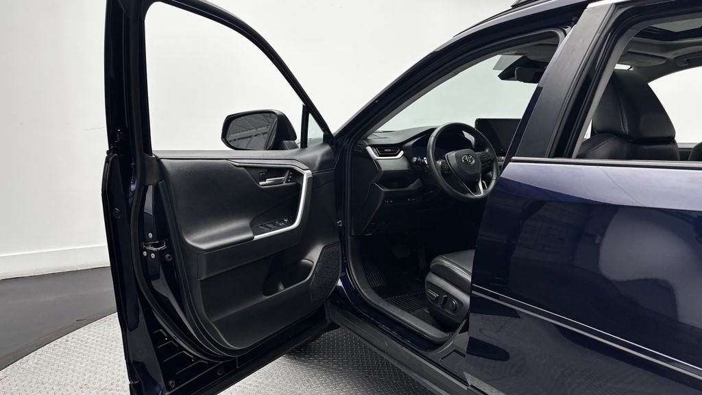Used 2023  Toyota Limited image 15