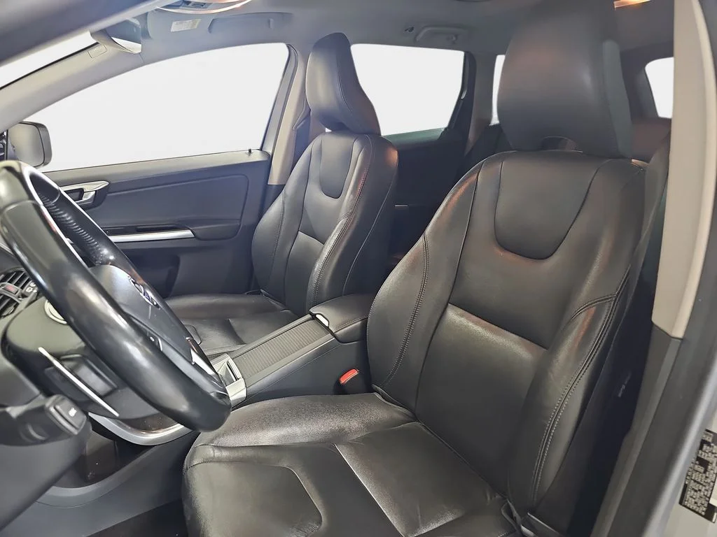 Used 2015 Silver Volvo T6 image 18