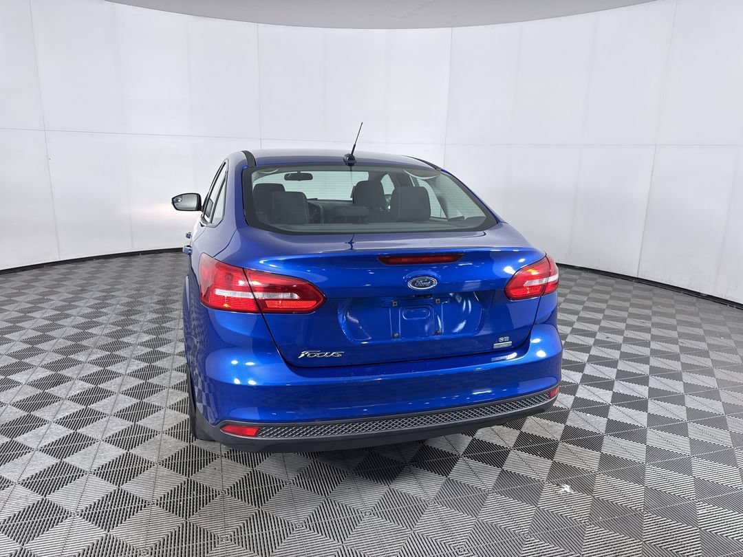 Used 2018 Blue Ford SE image 22