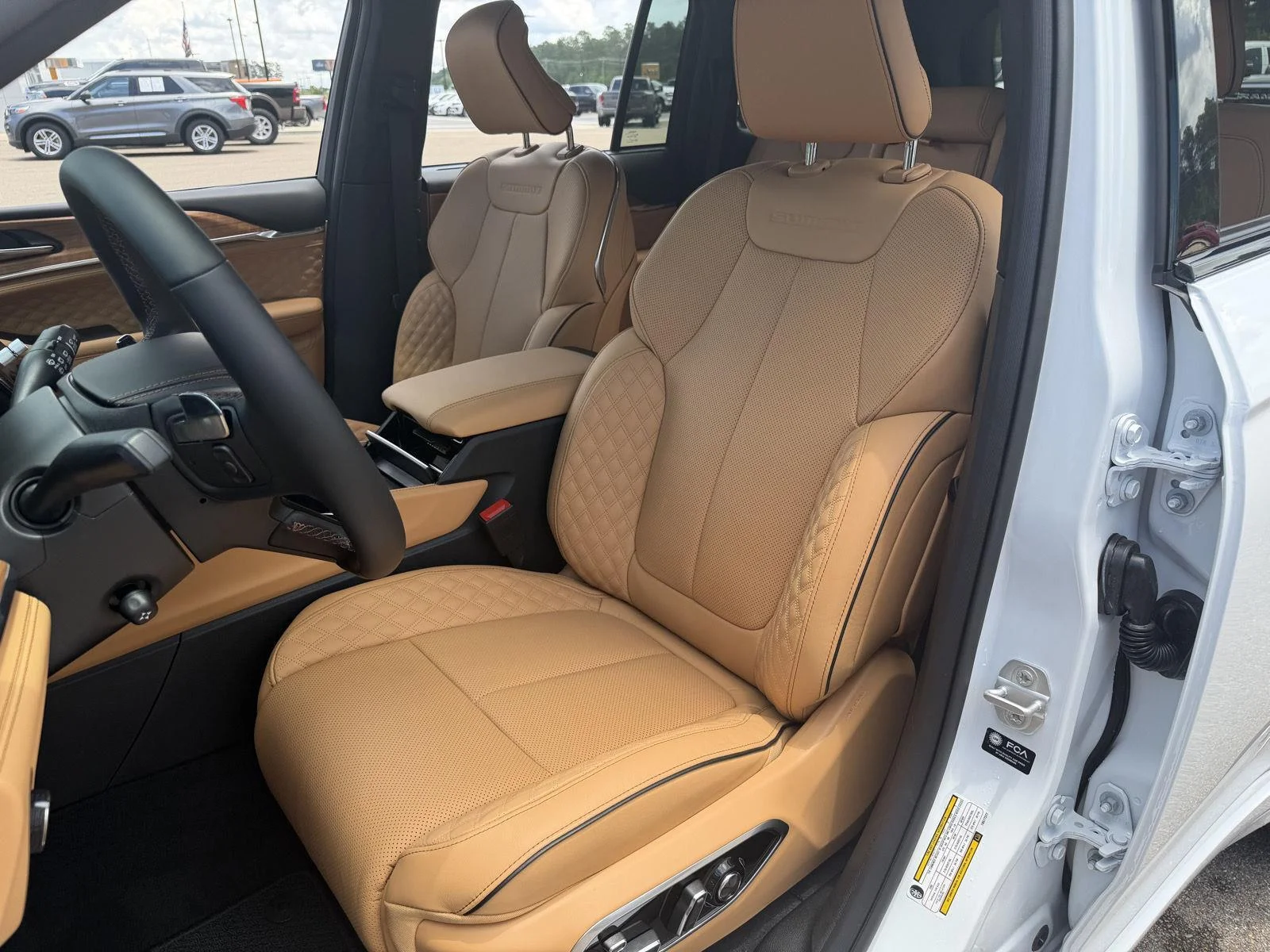 New 2026 Bright White Clear-Coat Exterior Paint Jeep Summit image 17