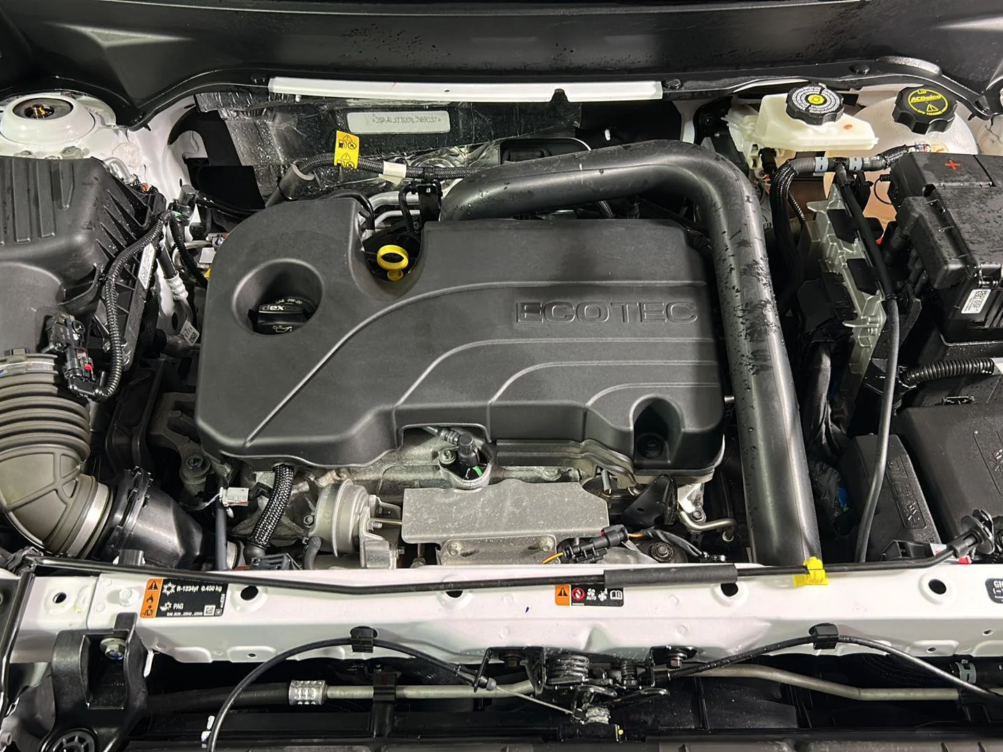 Used 2024 Summit White GMC Denali image 14