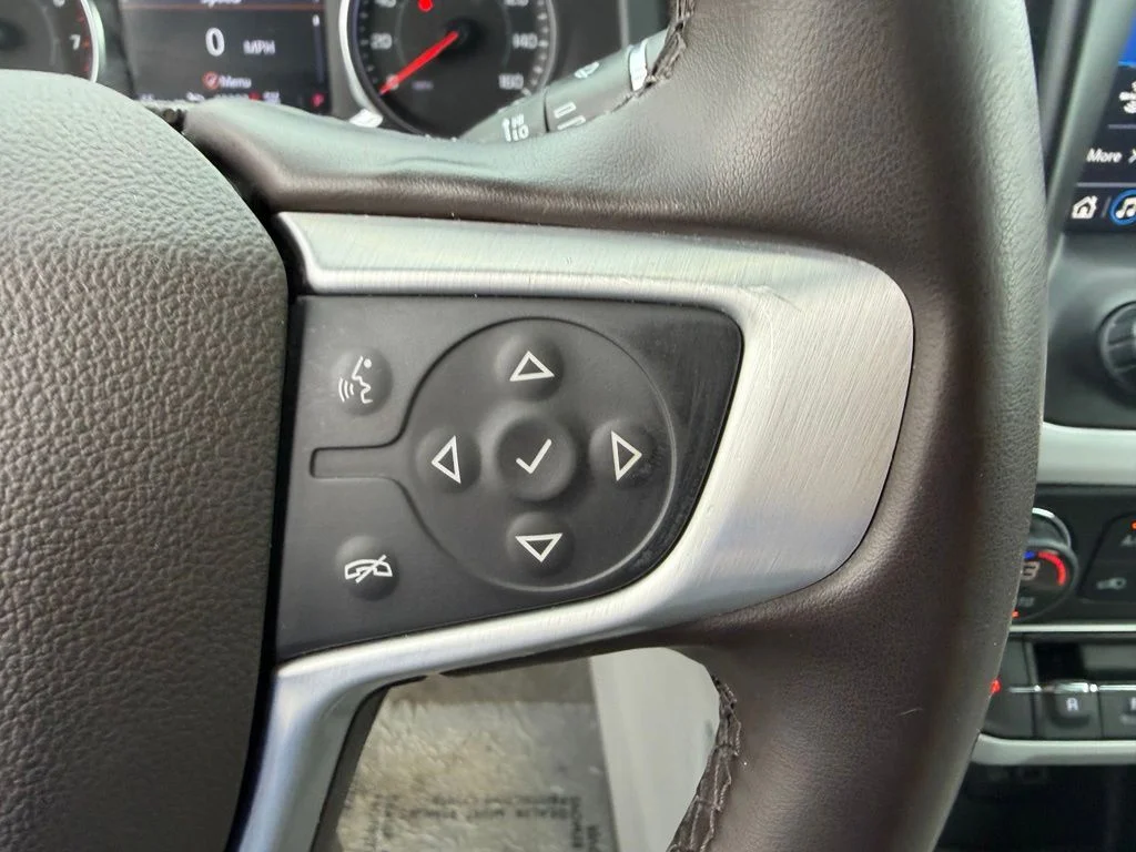 Used 2023 Black GMC SLT image 18