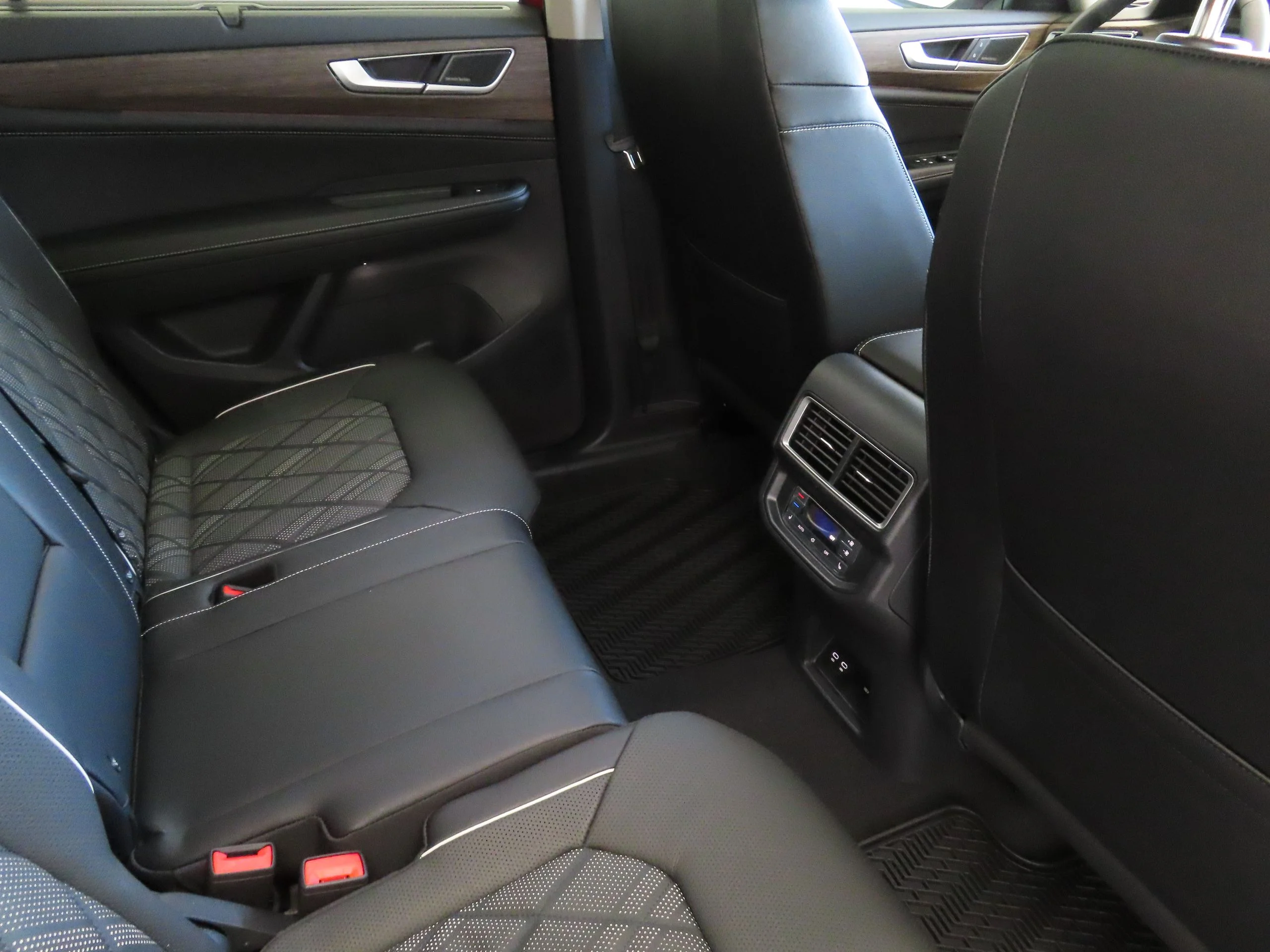 2025 Volkswagen Atlas SEL Premium R-Line - Photo 26
