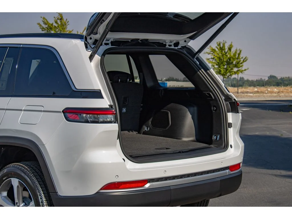 New 2026 Bright White Clearcoat Jeep Limited image 10