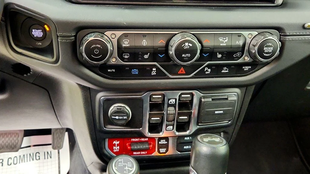Used 2024 High Velocity Clearcoat Jeep Rubicon X 4x4 w/ Sky One-Touch Power Top & Nappa Leathe image 18