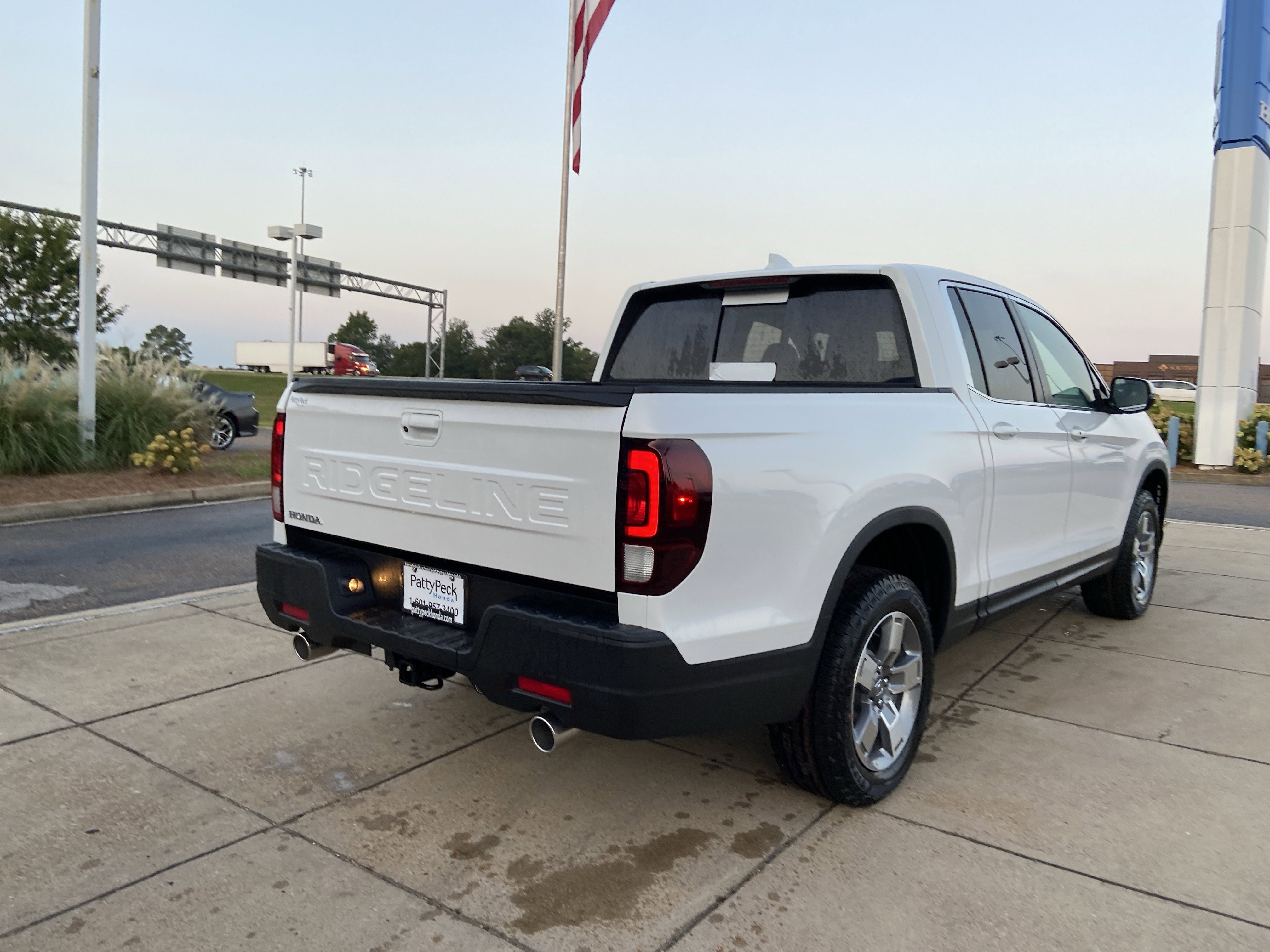New 2026 Platinum White Pearl Honda RTL image 10