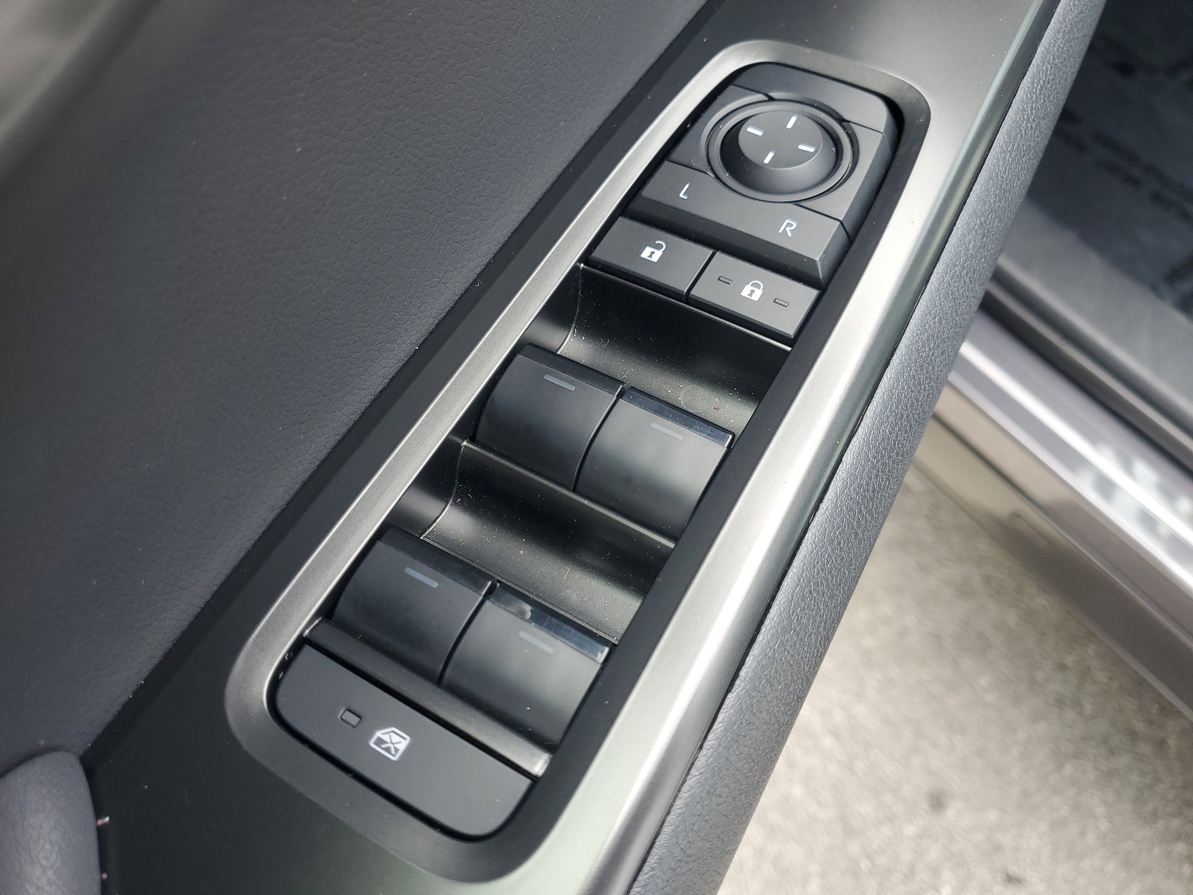 Certified Used 2025 Obsidian Lexus UX 300h F SPORT Design image 20
