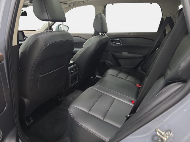 Used 2021 Gray Nissan SL image 12