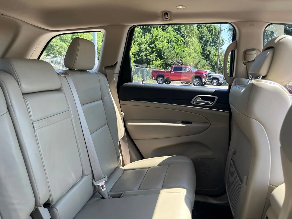 Used 2019 Bright White Clearcoat Jeep Limited image 36