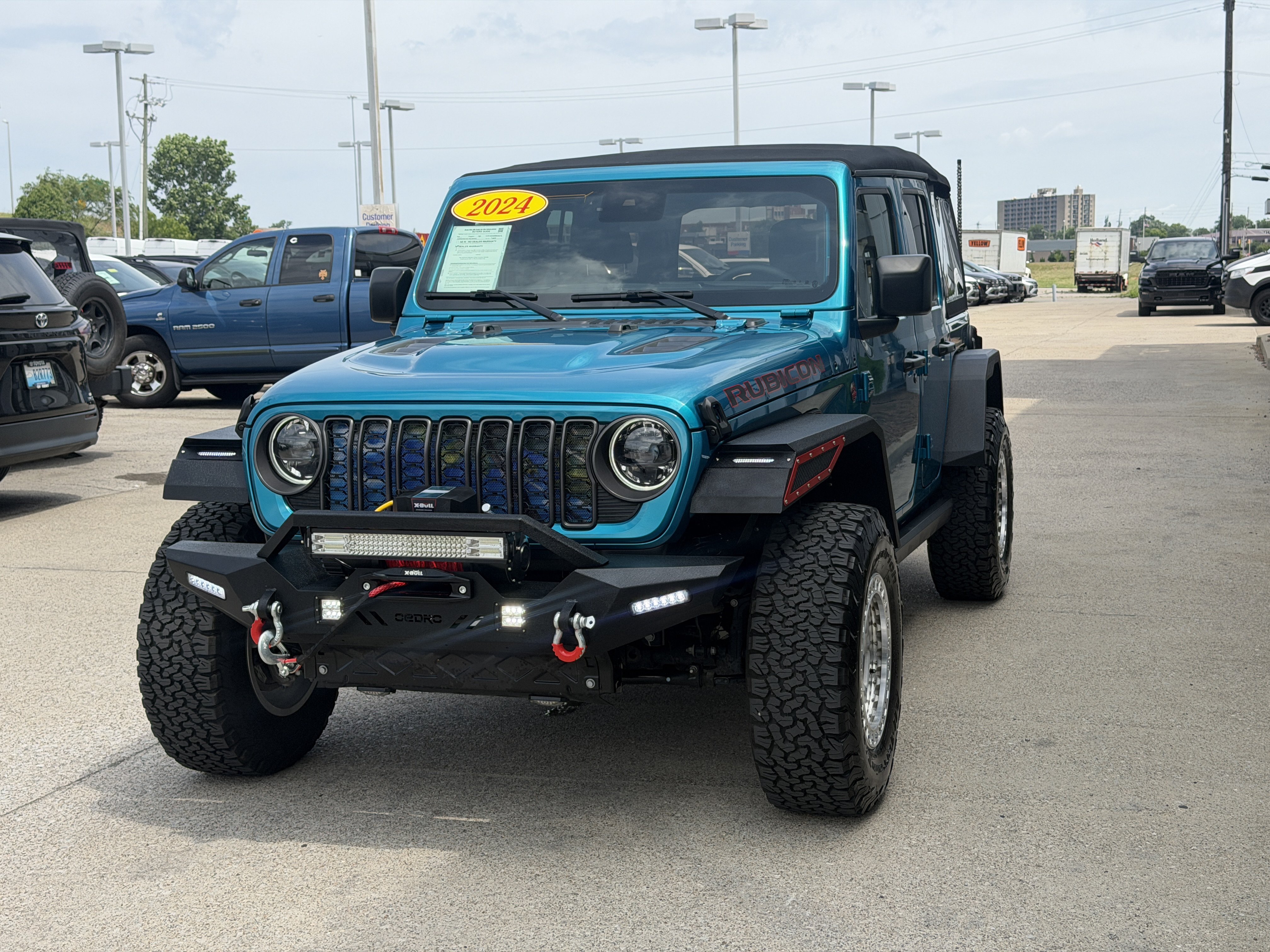 Used 2024 Bikini Pearl Coat Jeep Rubicon image 19