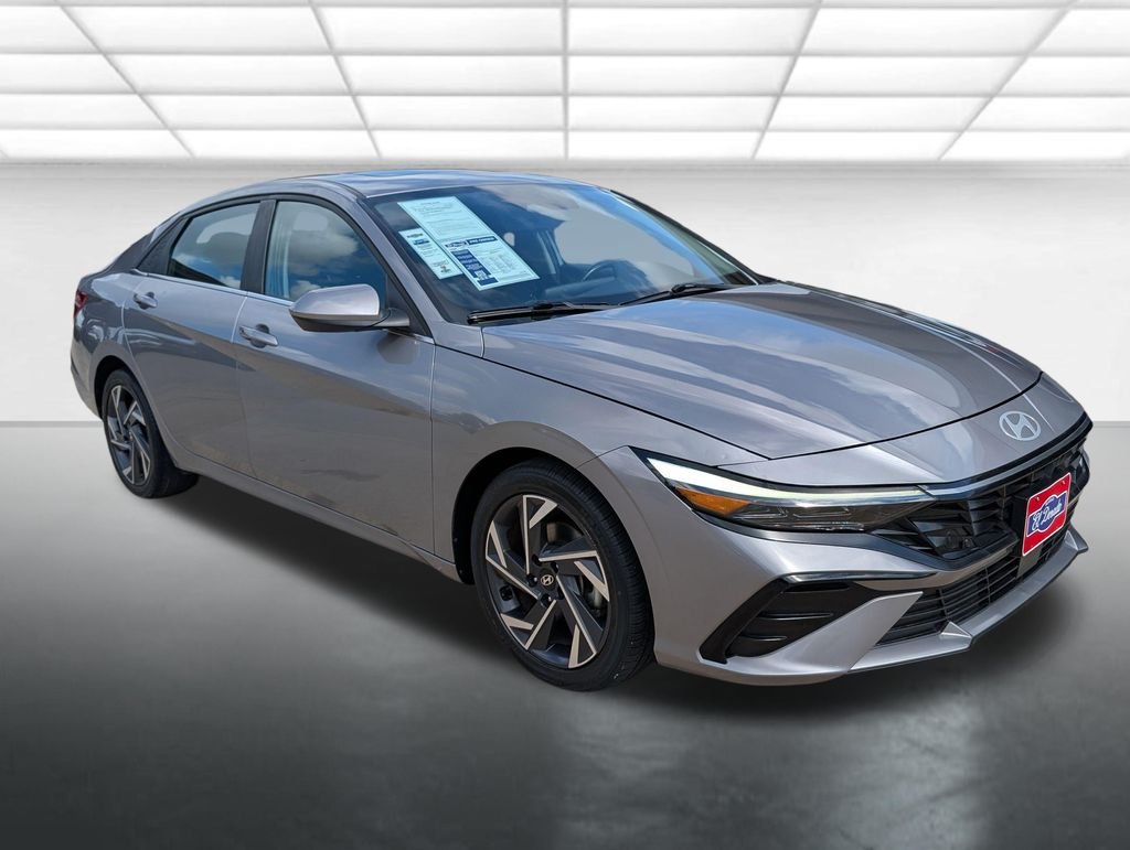 Used 2025 Silver Hyundai SEL Convenience image 1