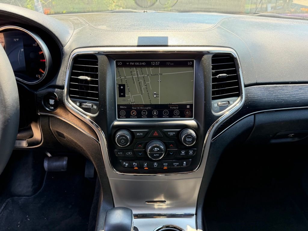 Used 2018 Sangria Metallic Clearcoat Jeep Overland image 32