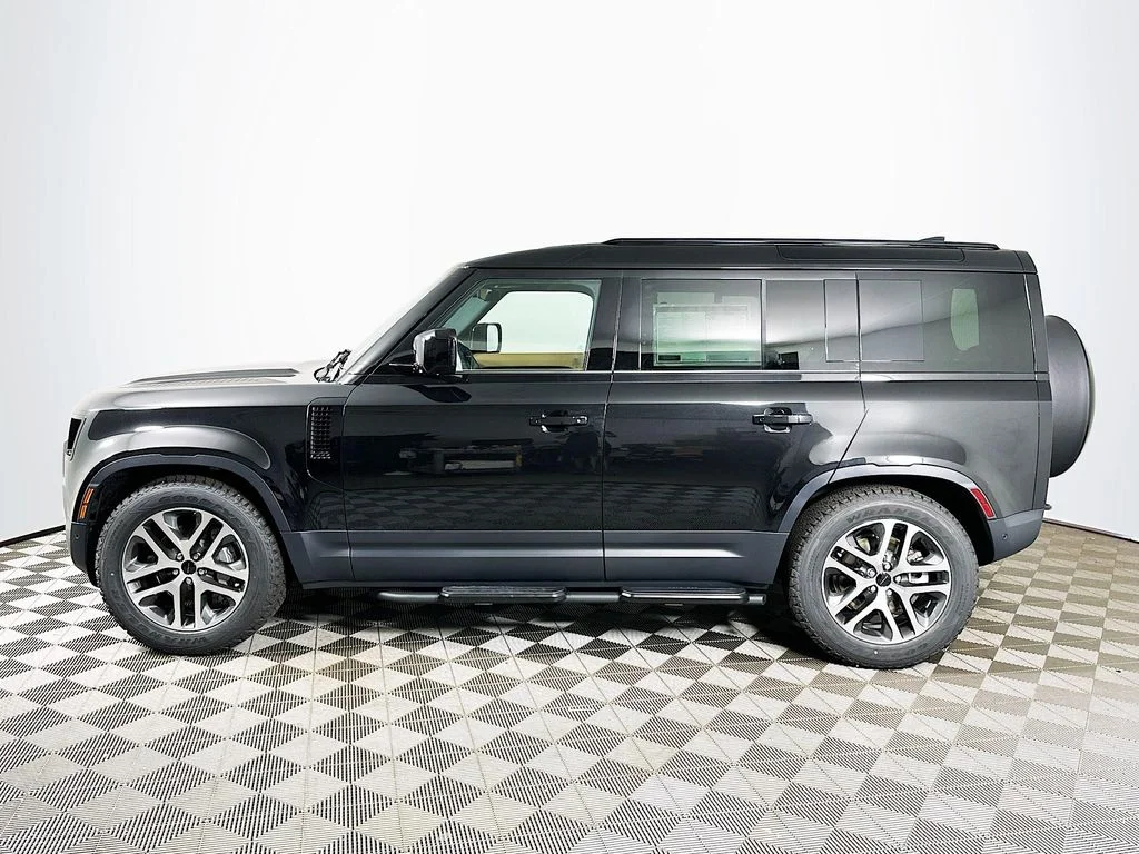 New 2026 Santorini Black Land Rover S image 8