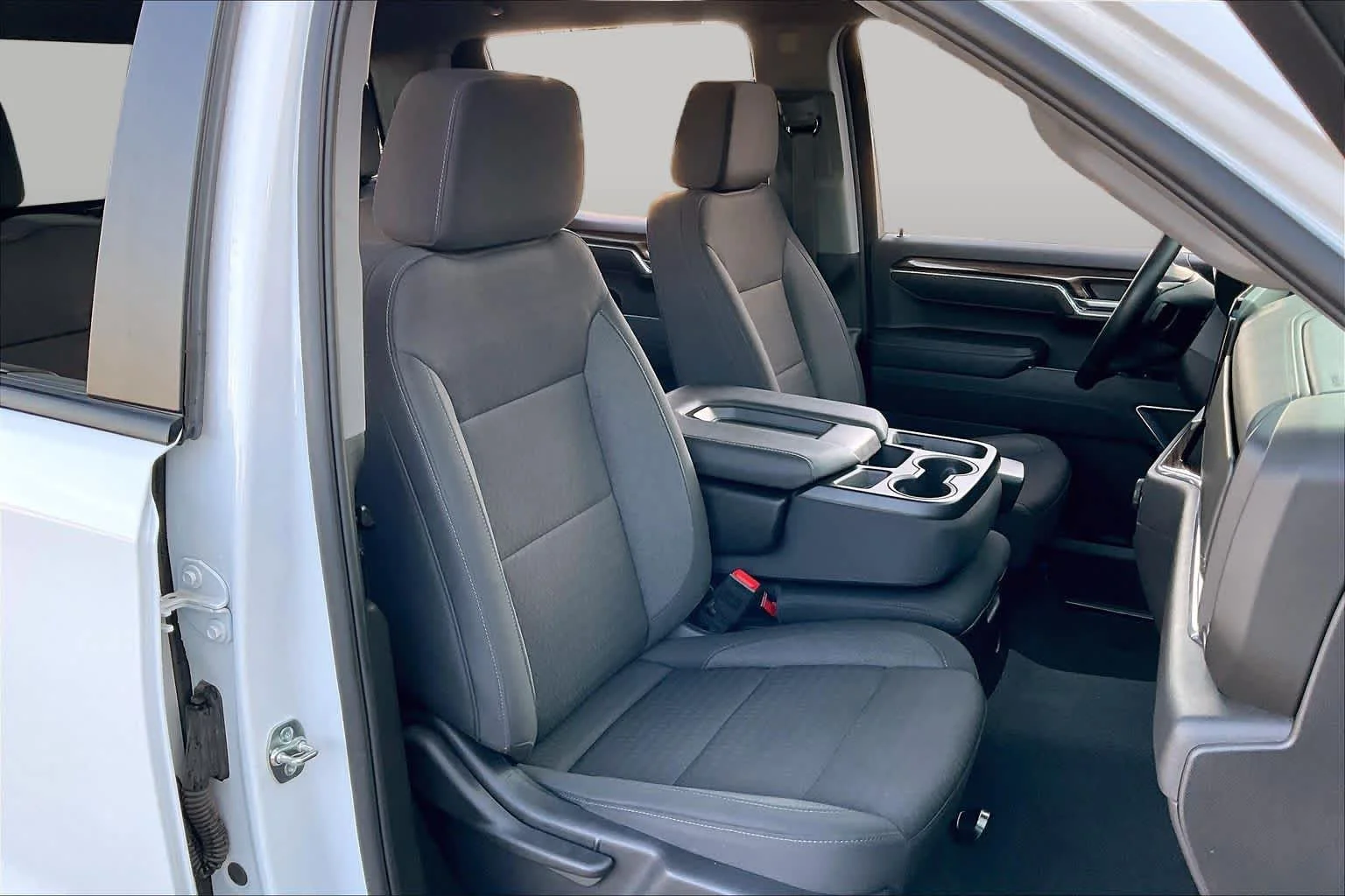 Used 2025 Summit White Chevrolet LT image 8