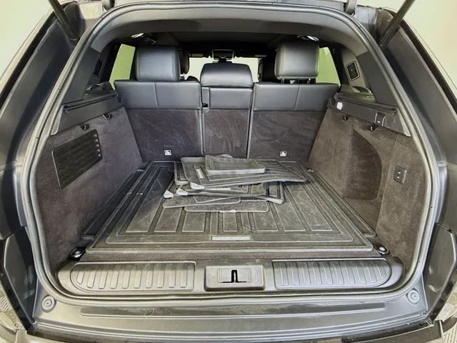 Used 2021 Black Land Rover HSE Silver Edition image 28