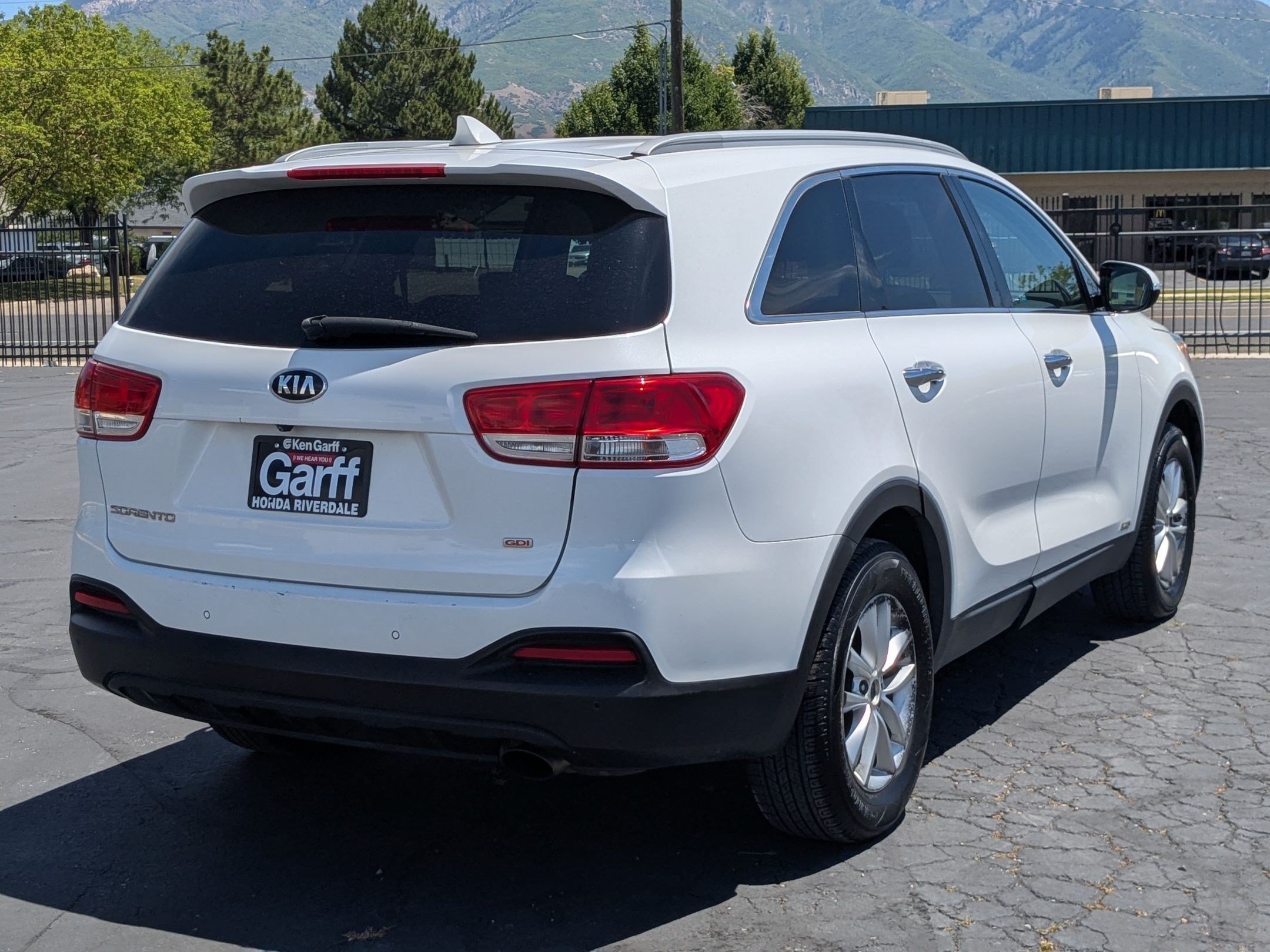 Used 2018 Snow White Pearl Kia LX image 3