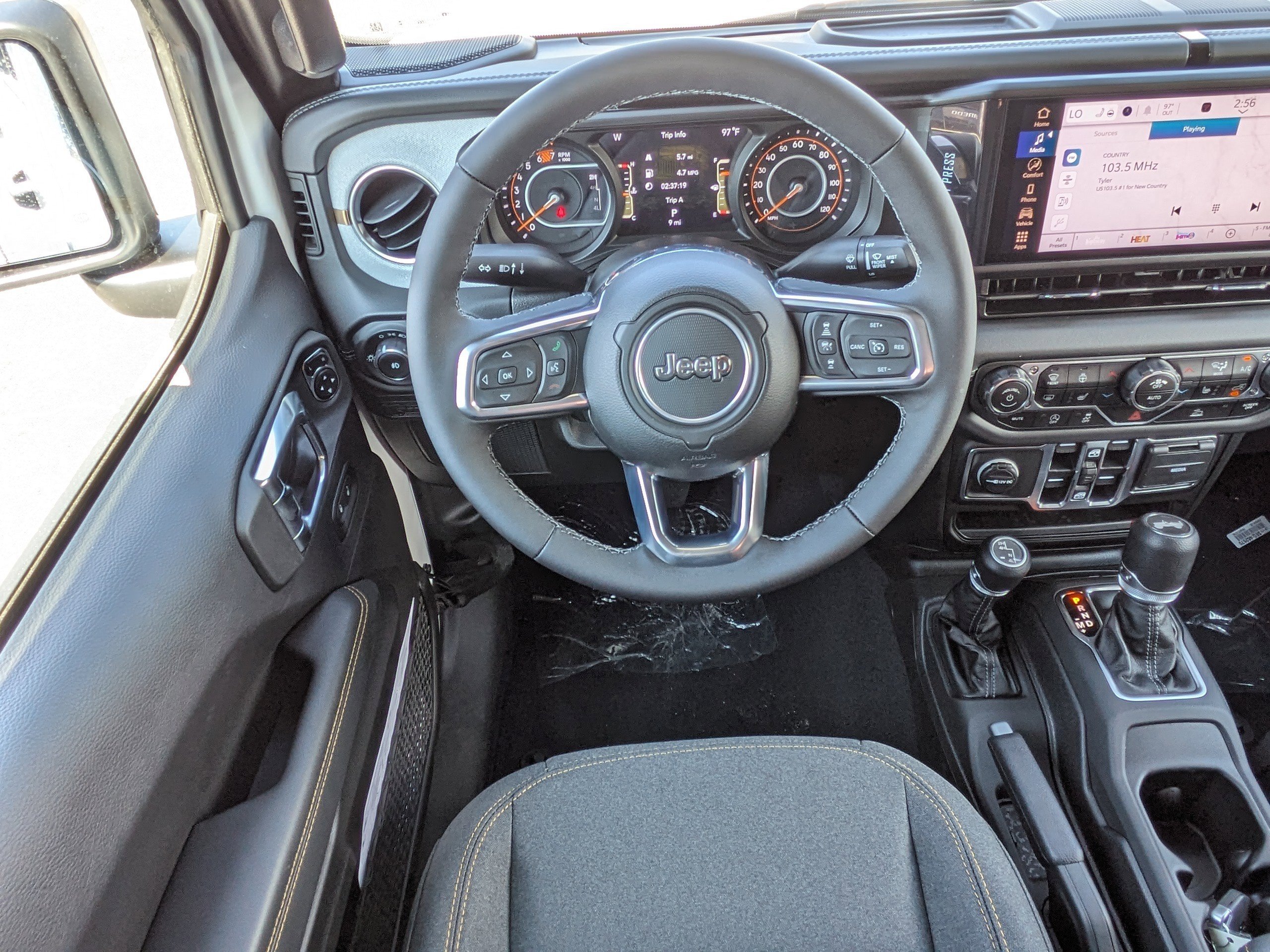 2025 Jeep Wrangler 4-Door Sahara - Photo 15