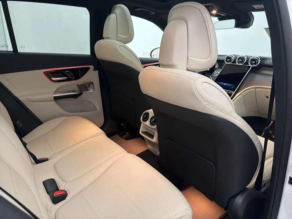 Used 2026 White Mercedes-Benz GLC 300 image 24
