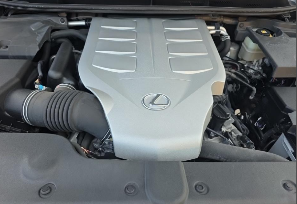 Used 2019 Black Lexus 460 image 19