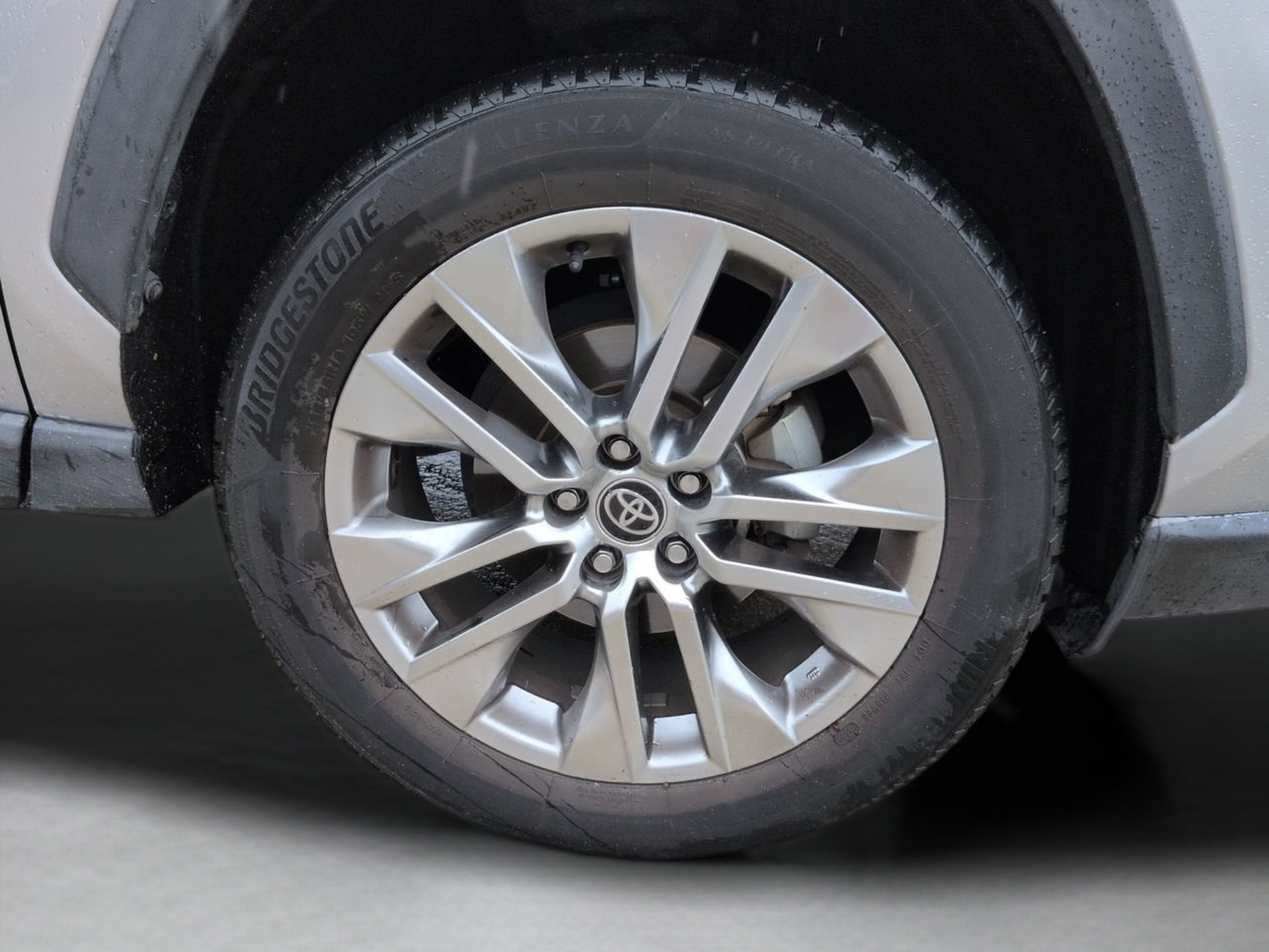 Used 2021 Silver Sky Metallic Toyota XLE Premium image 31