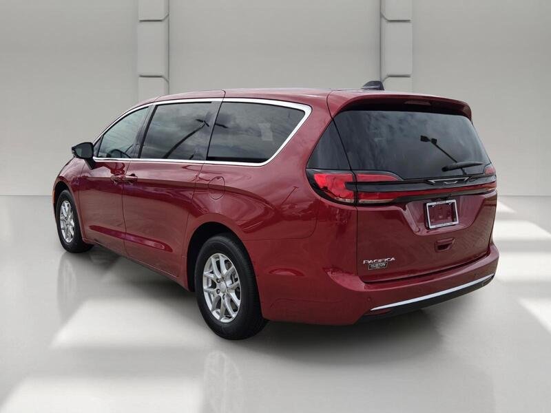 New 2027 Red Hot Pearl-Coat Exterior Paint Chrysler SELECT FWD image 3