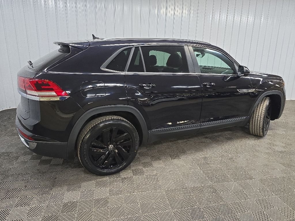 Used 2022 Deep Black Volkswagen 3.6L V6 SE w/Technology image 3