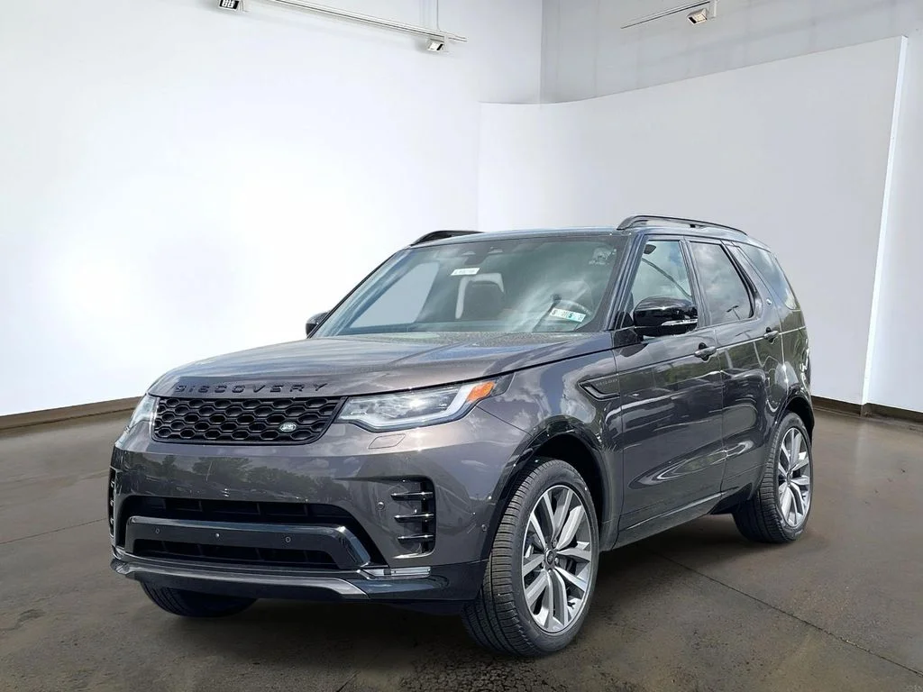 2026 Land Rover Discovery P300 Dynamic SE's photo