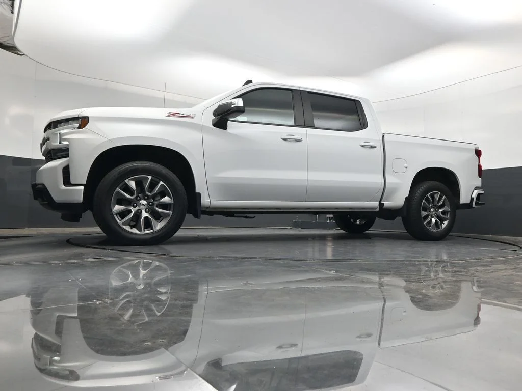 Used 2022 White Chevrolet RST image 47